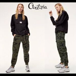 Aritzia TNA Twin Falls camo cargo jogger pants size XS
